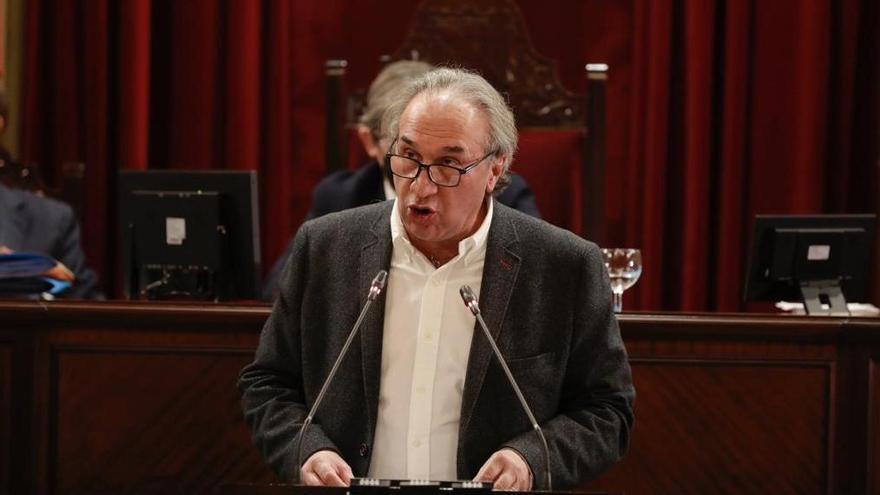 El conseller de Educación, Martí March, en el Parlament