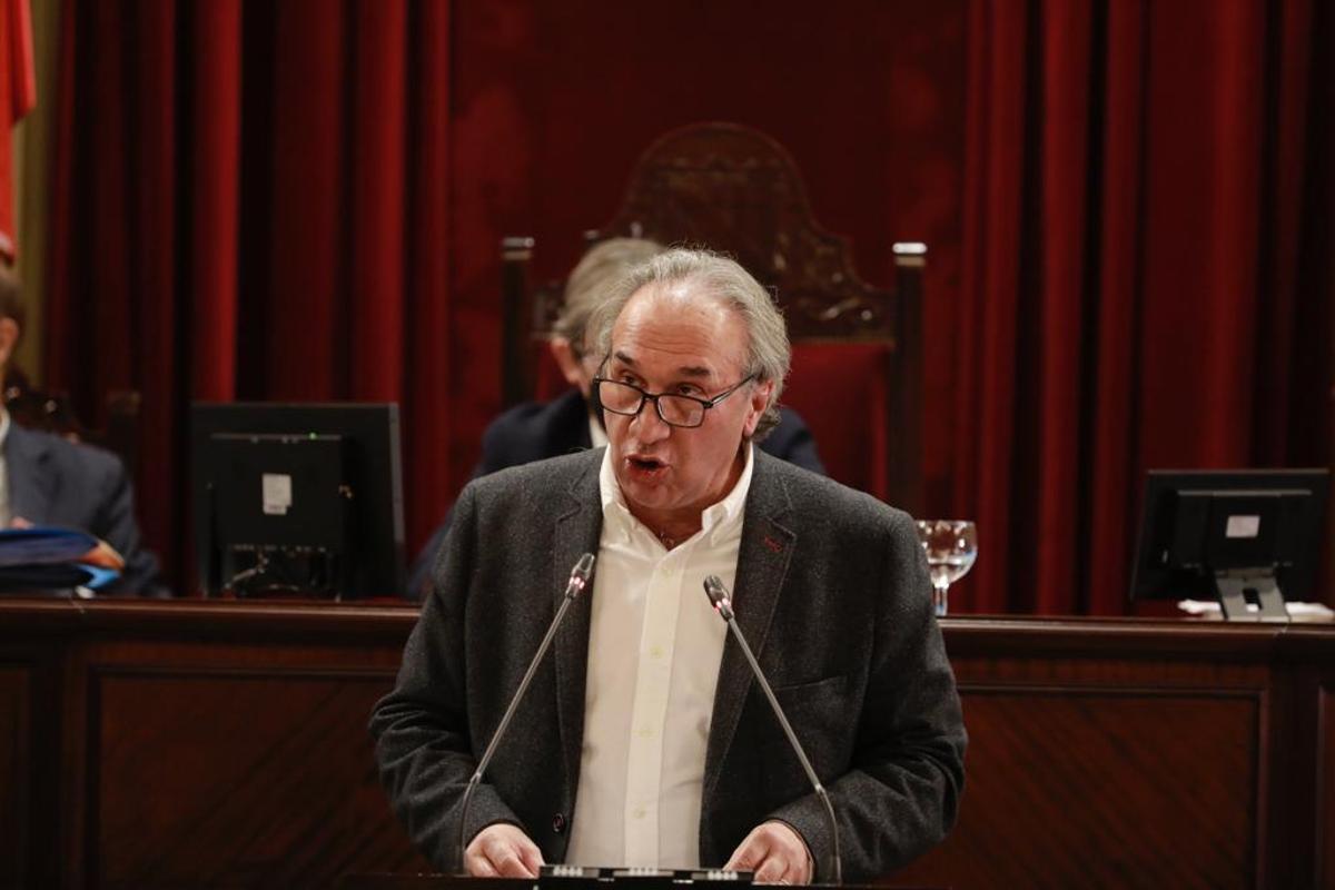 El conseller de Educación, Martí March, en el Parlament