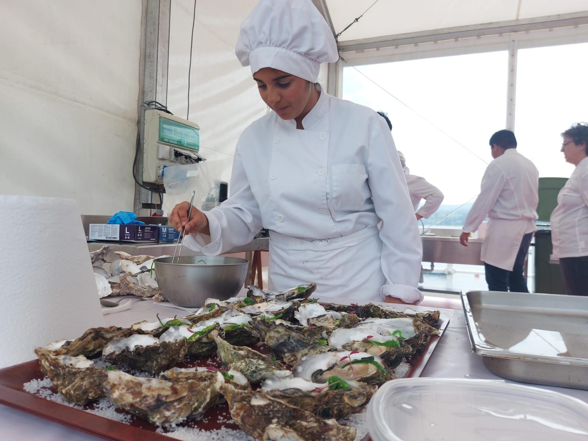 En imágenes: El festival gastronómico "Somos la ostra" llena Castropol