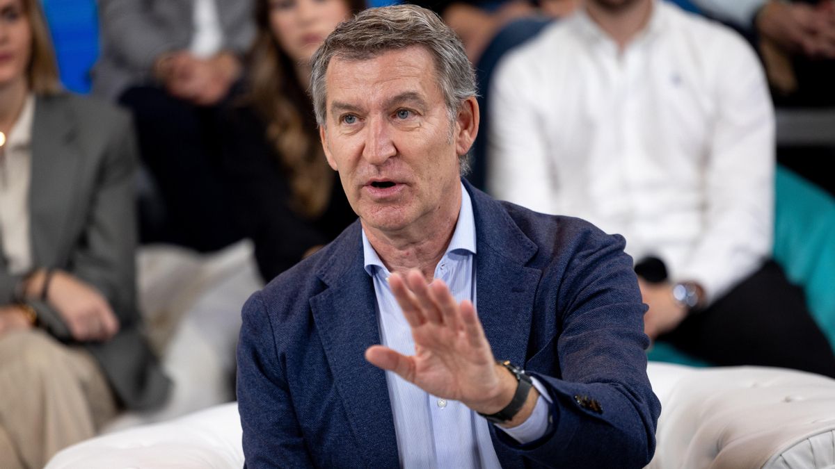 El líder del PP, Alberto Núñez Feijóo, participa en un acto de Nuevas Generaciones este domingo en Madrid.