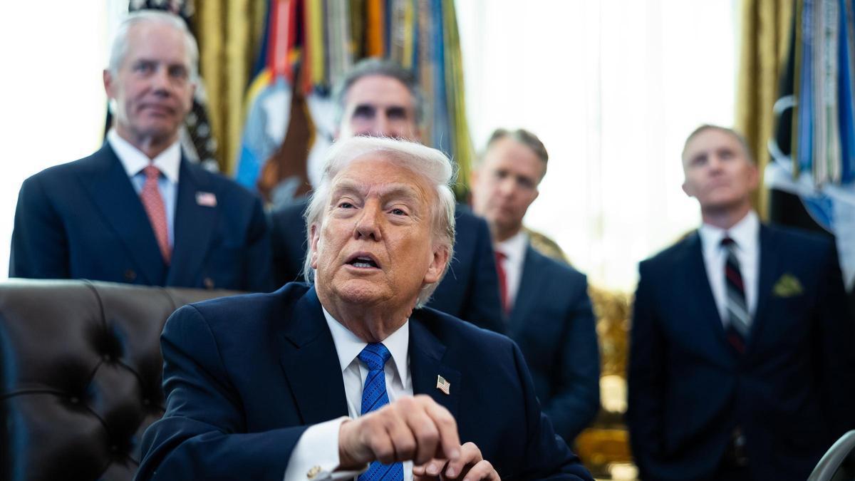 Archivo - El presidente de Estados Unidos, Donald Trump, en el Despacho Oval de la Casa Blanca.
