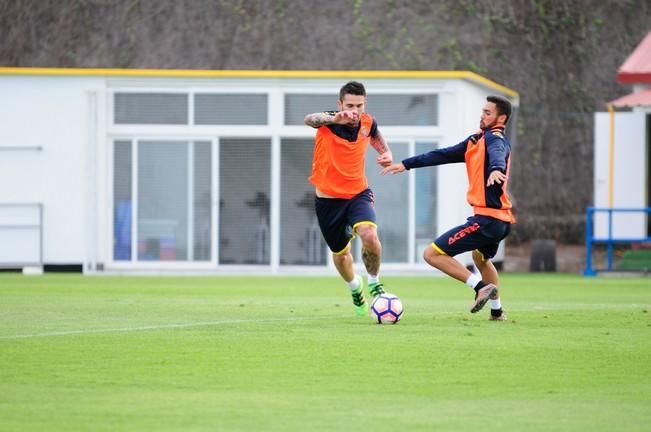 Entrenamiento de la UD Las Palmas en Barranco ...