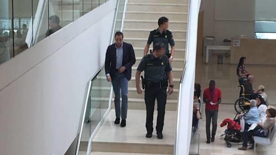 Zaplana, en su primera visita a La Fe tras ingresar en prisión en mayo de 2018.