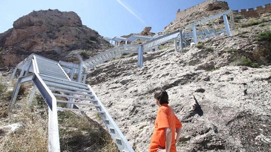 La escalinata permitirá llegar al castillo de Sax por la ladera sur ofreciendo unas vistas únicas.