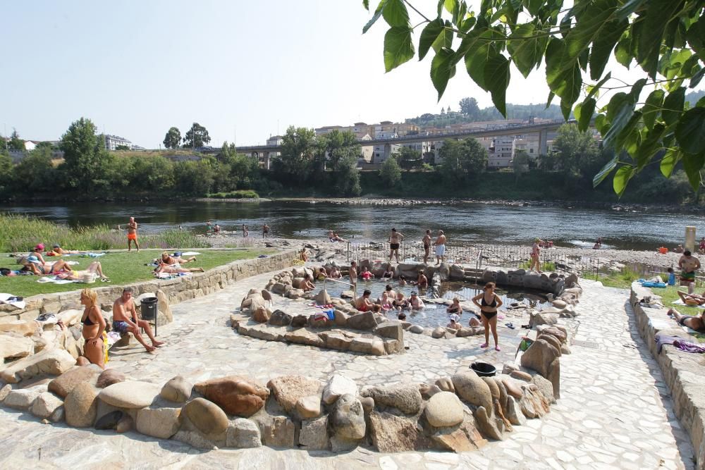 El primer domingo de agosto se convierte en el más caluroso del verano en el litoral pontevedrés y Ourense. La diferencia térmica entre el sur y el norte llega a superar los 20º