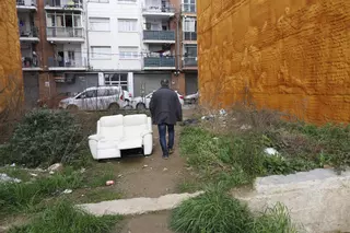 Un solar convertit en drecera a Sant Narcís
