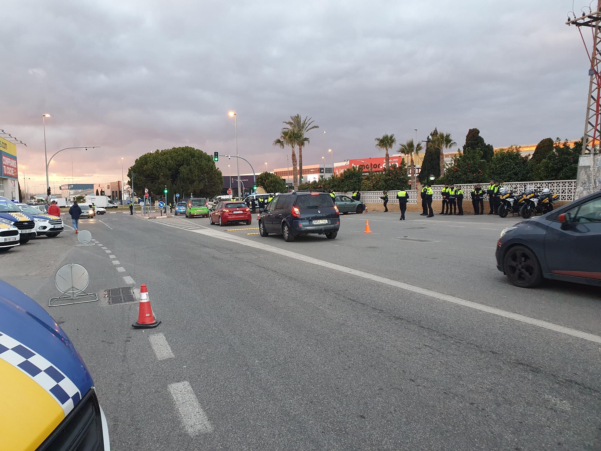 200 policías locales desplegados en un cruce de Alicante