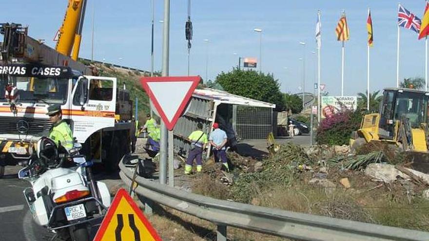 Colapso en la CV-95 por un accidente