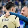 Pedri González y Santi Cazorla, charlando tras un Oviedo-Barça en el Carlos Tartiere