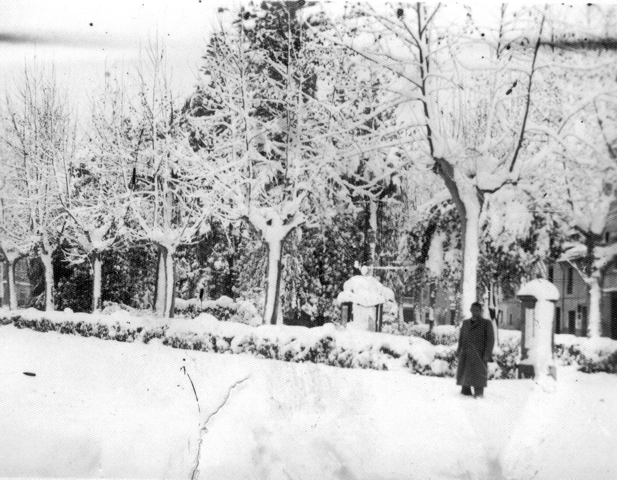 Imagen de J. Albella de 1946 tomada en la plaza de Sant Pasqual, que ofrecía este aspecto durante la gran nevada Imagen de J. Albella de 1946 tomada en la plaza de Sant Pasqual, que ofrecía este aspecto durante la gran nevada