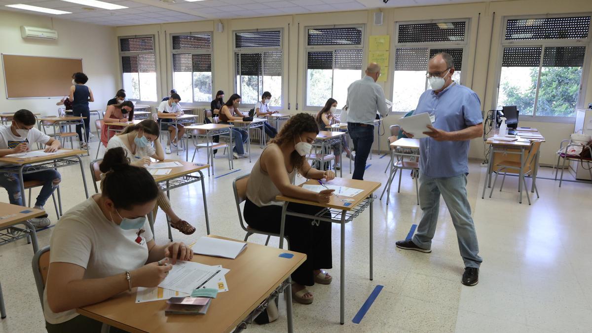 Pruebas de certificación del valenciano en la EOI de Castelló.