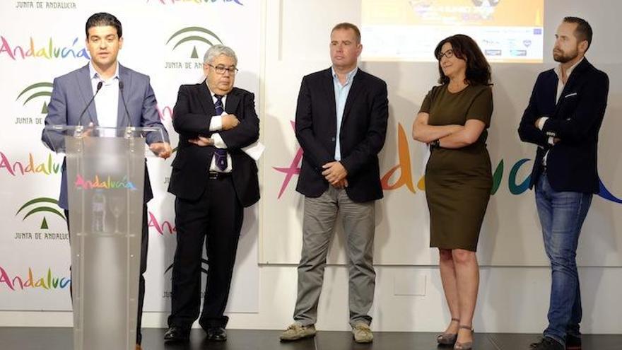 Cristóbal Ortega, Antonio Rosales, Raúl Romero, Monsalud Bautista y Luis Verde, ayer en el acto de presentación del partido España-Bulgaria del próximo sábado.