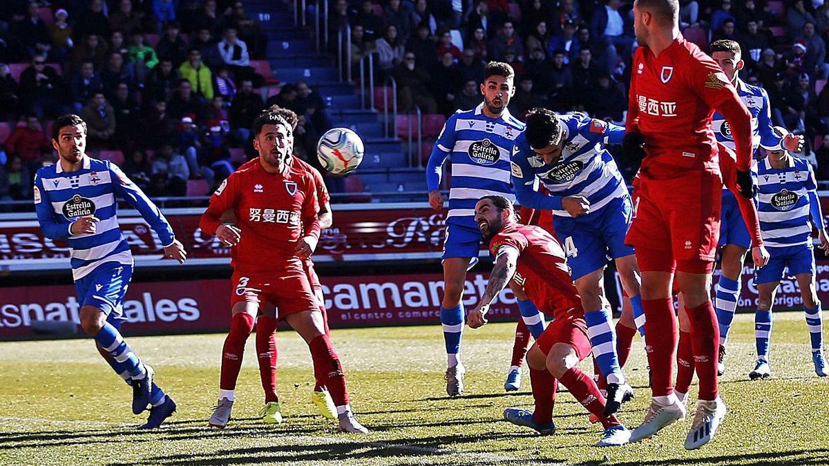 Somma, a la izquierda, marcó el gol de la victoria en el Numancia-Deportivo de hace justo un año. |  // LOF