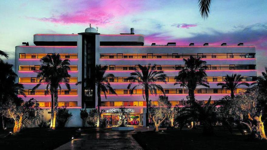 Estancias de lujo con estilo en el hotel urbano de las cerezas de Ibiza