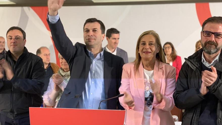 Gonzalo Caballero, junto a Carmela Silva, durante el comité nacional. // PSdeG