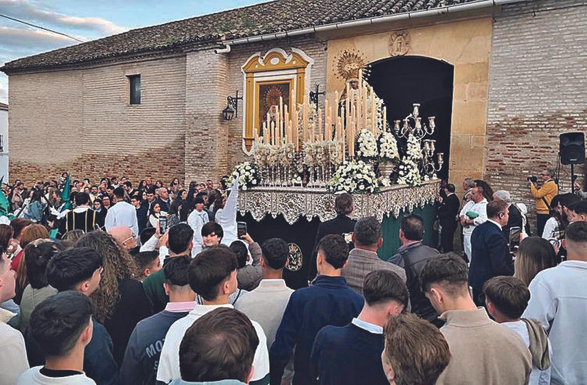 Salida procesional de Ntra. Sra. de la Esperanza el Jueves Santo.