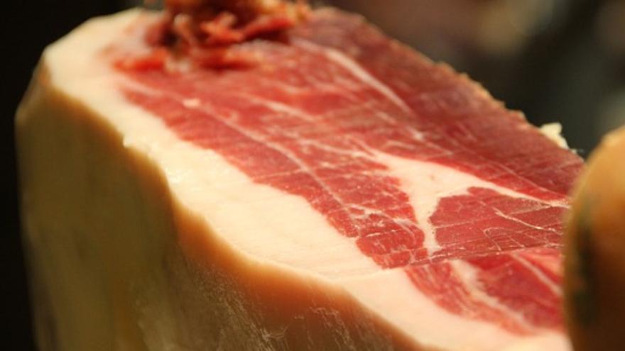 Alerta alimentaria: Fíjate bien en esto si compras jamón serrano en el supermercado