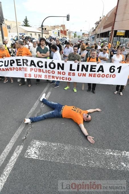 Protesta por la recuperación de la Línea 61