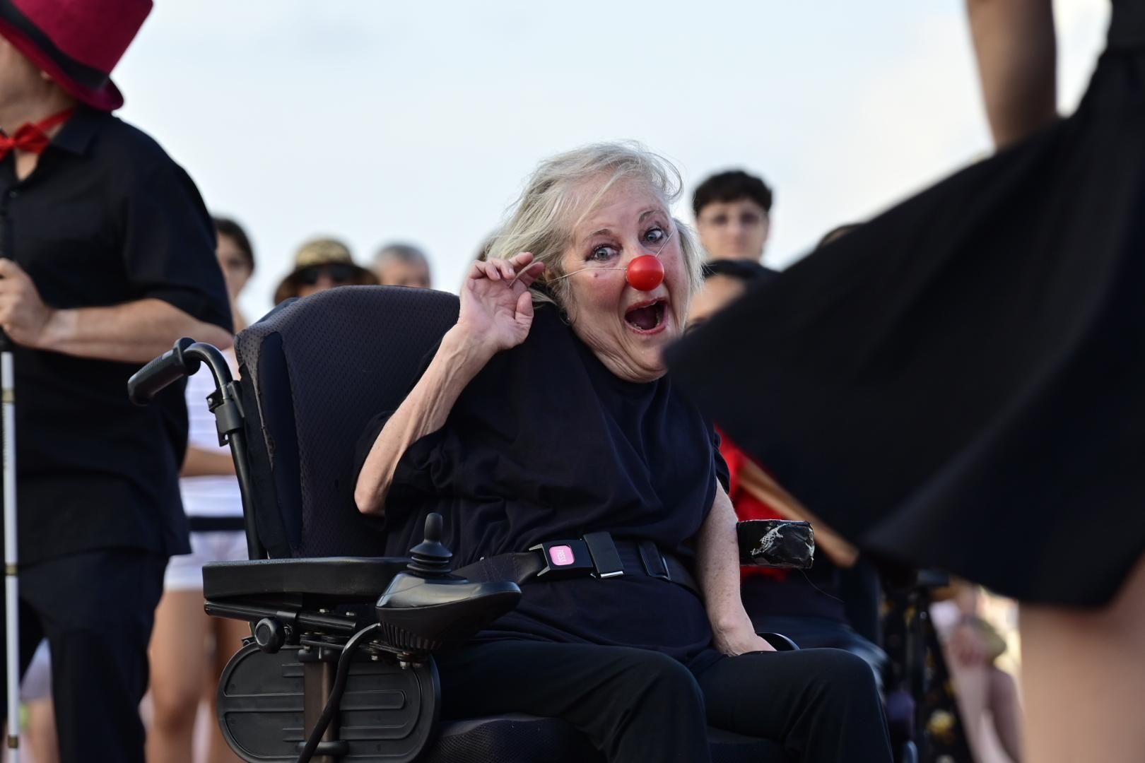 El Moll de Costa se viste de moda con el desfile solidario de Cáritas