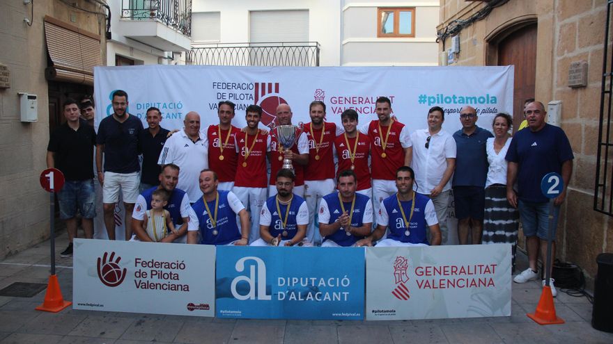 Xàbia corona als campions de la lliga de llargues