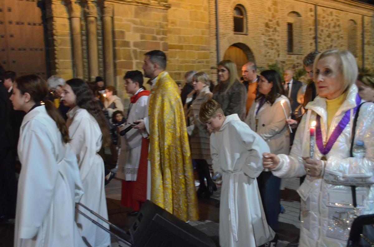Participantes en la Procesión del Santo Sepulcro.
