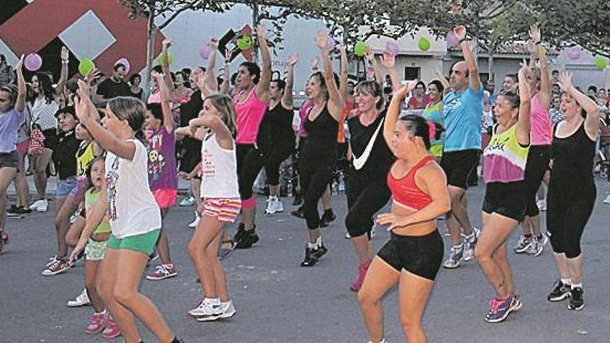 Los disfraces y las paellas toman Betxí en la recta final del verano