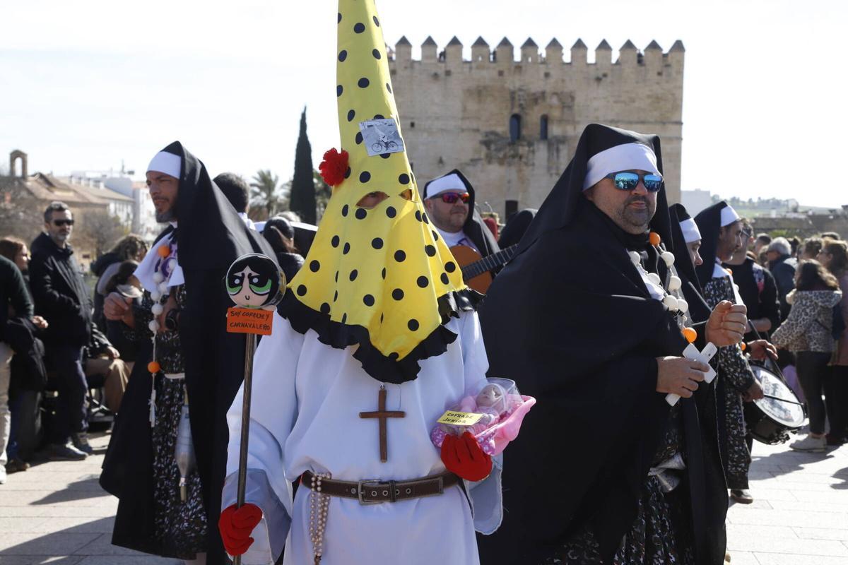 El pasacalles de Carnaval, en imágenes