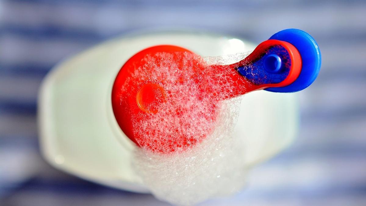 Estos son los 10 mejores detergentes para la lavadora, según la OCU.