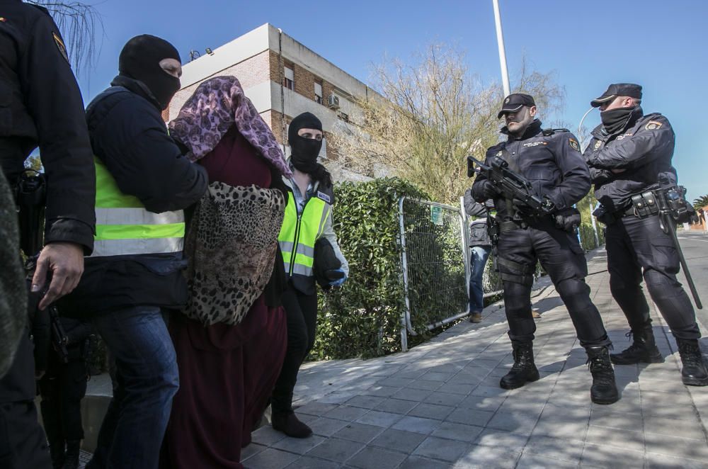 La Policía detiene a una yihadista en Alicante