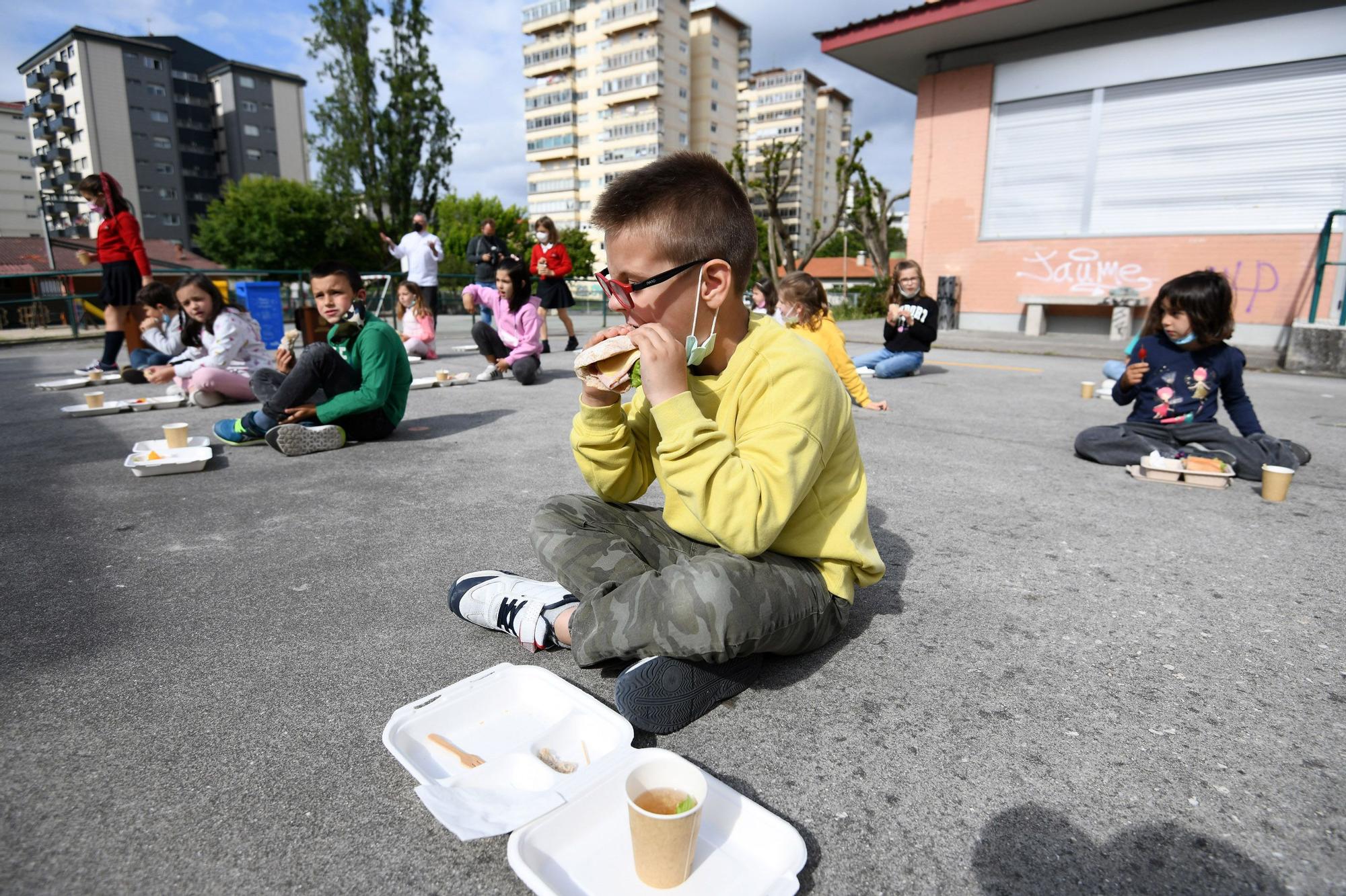 La "food track" del CIFP Carlos Oroza lleva sus menús equilibrados a los alumnos del Campolongo