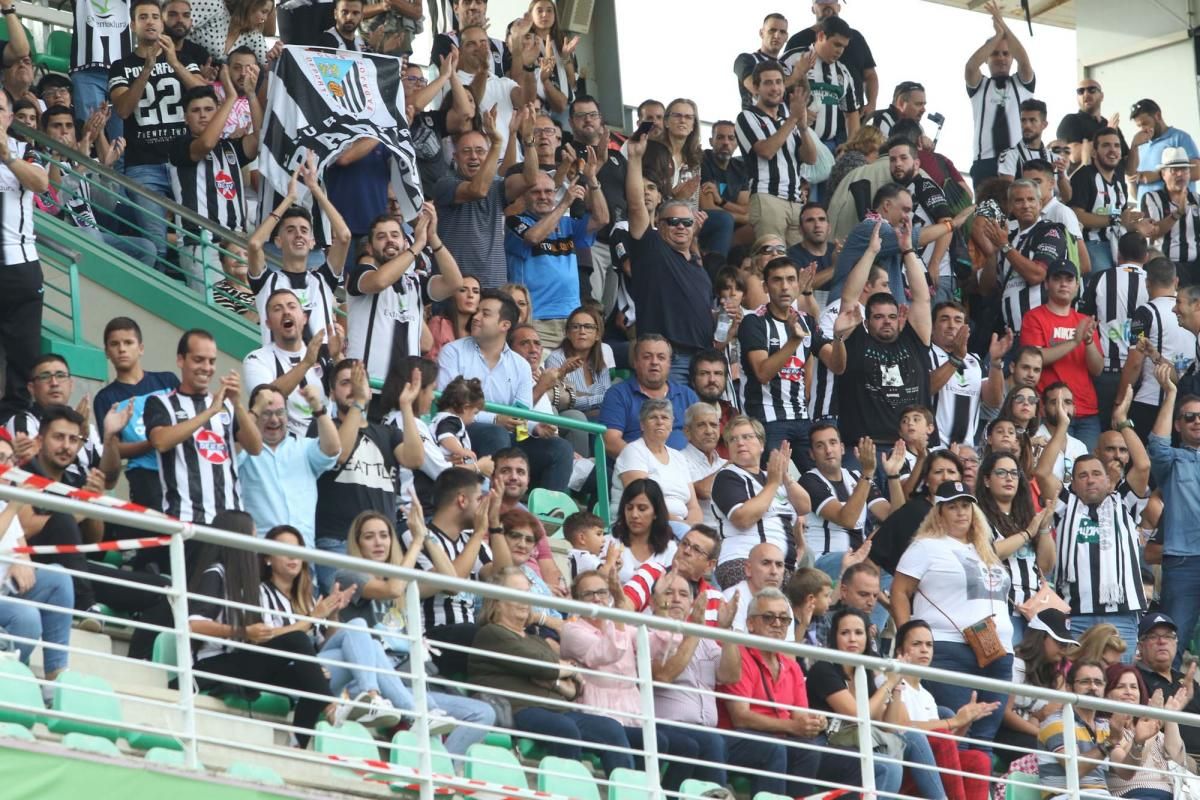 Los aficionados del Córdoba CF en el Arcángel