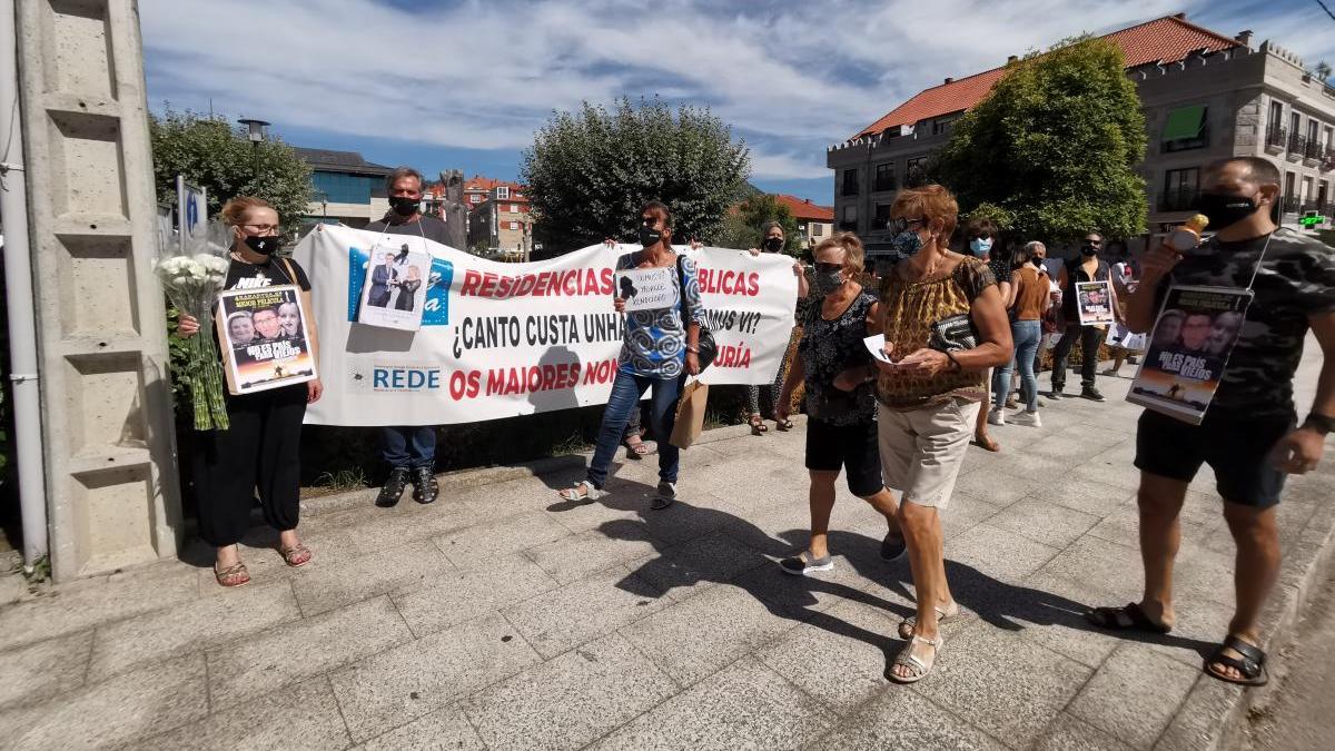 Protesta en Moaña de los familiares de usuarios de la residencia DomusVi. // S. Álvarez