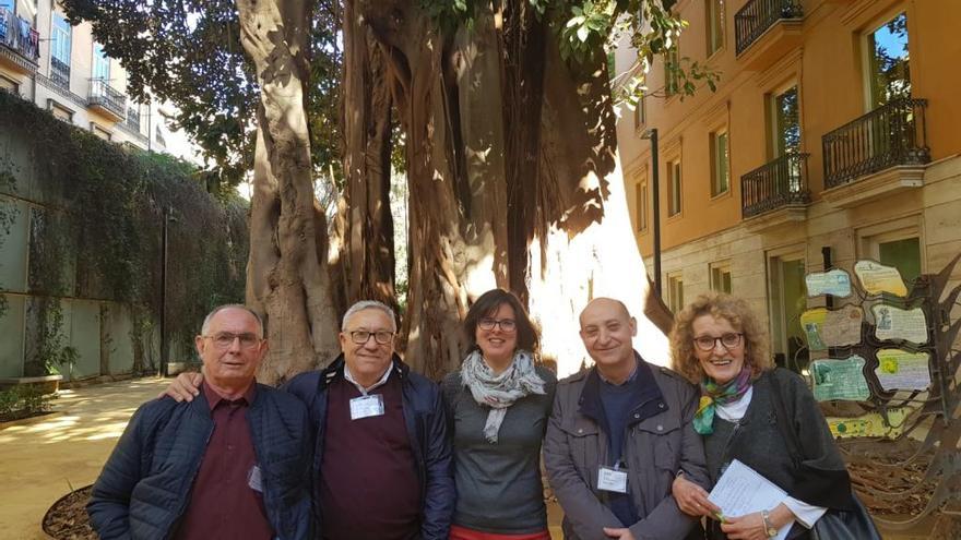 La diputada Teresa Garcia con representantes de A VV de Sagunt, València y Teruel