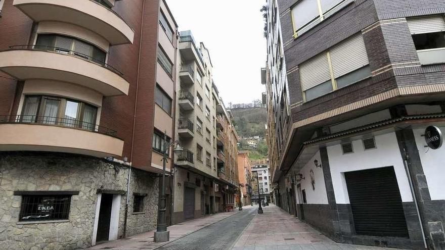 La calle Covadonga, en el centro de Mieres.