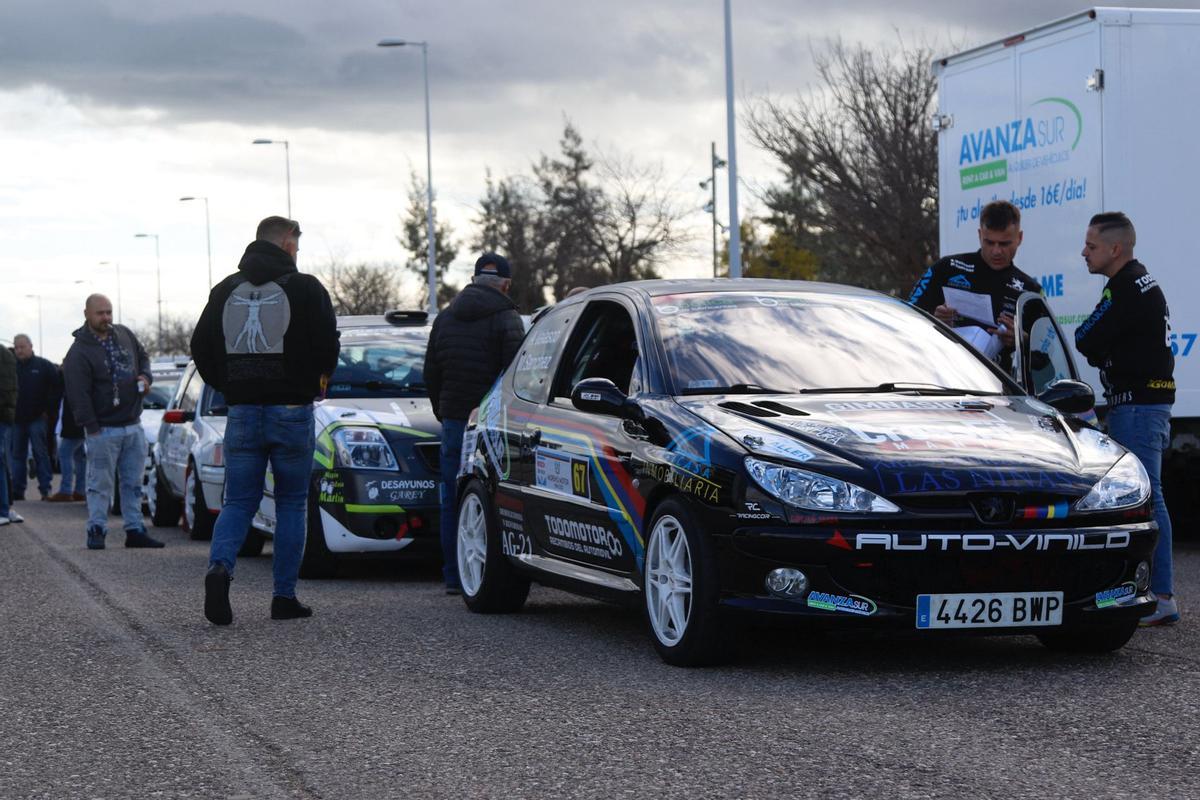 Verificaciones de los vehículos en el Rally-crono Ciudad de Córdoba.