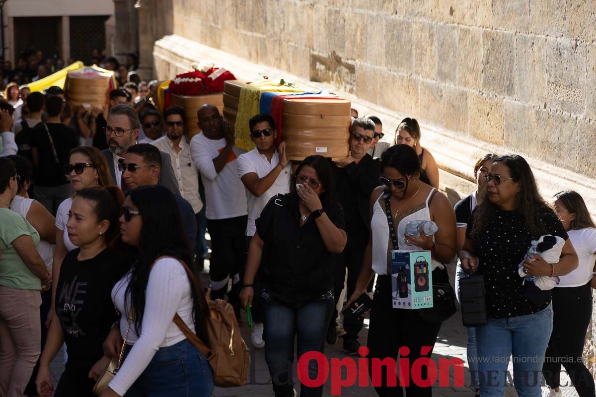 Imágenes del funeral en Caravaca de algunas de las víctimas del incendio en las discotecas de Murcia