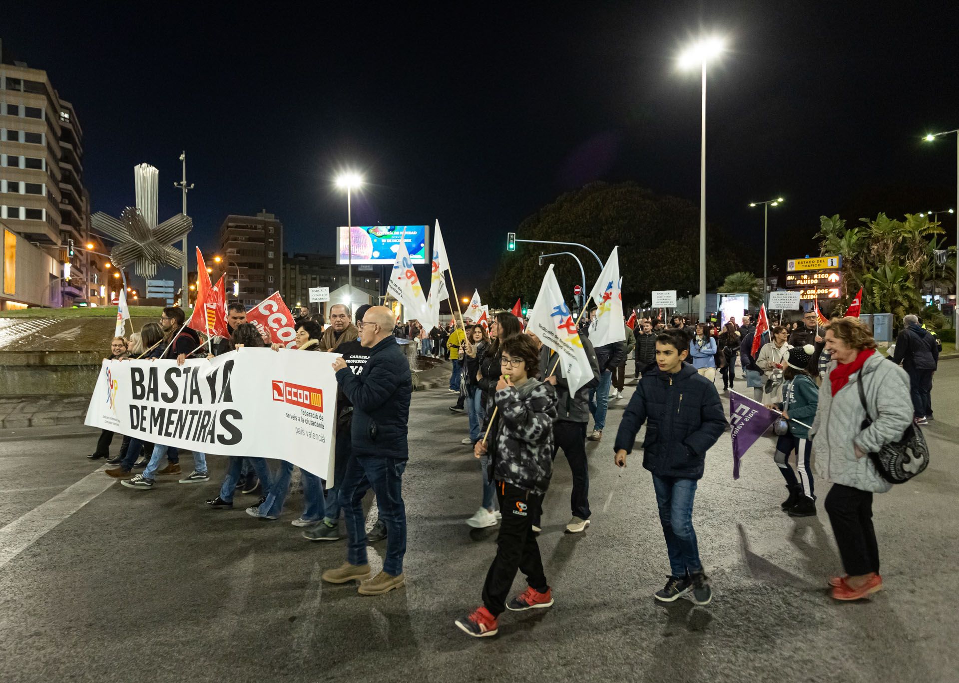 Los funcionarios del Ayuntamiento de Alicante protestan por el centro de la ciudad