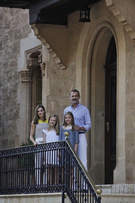 Posado de la Familia Real en el Palacio de Marivent