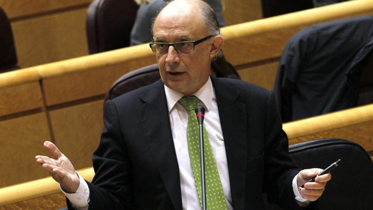 El ministro de Hacienda, Cristóbal Montoro, durante su intervención en el pleno del Senado, el pasado día 15.