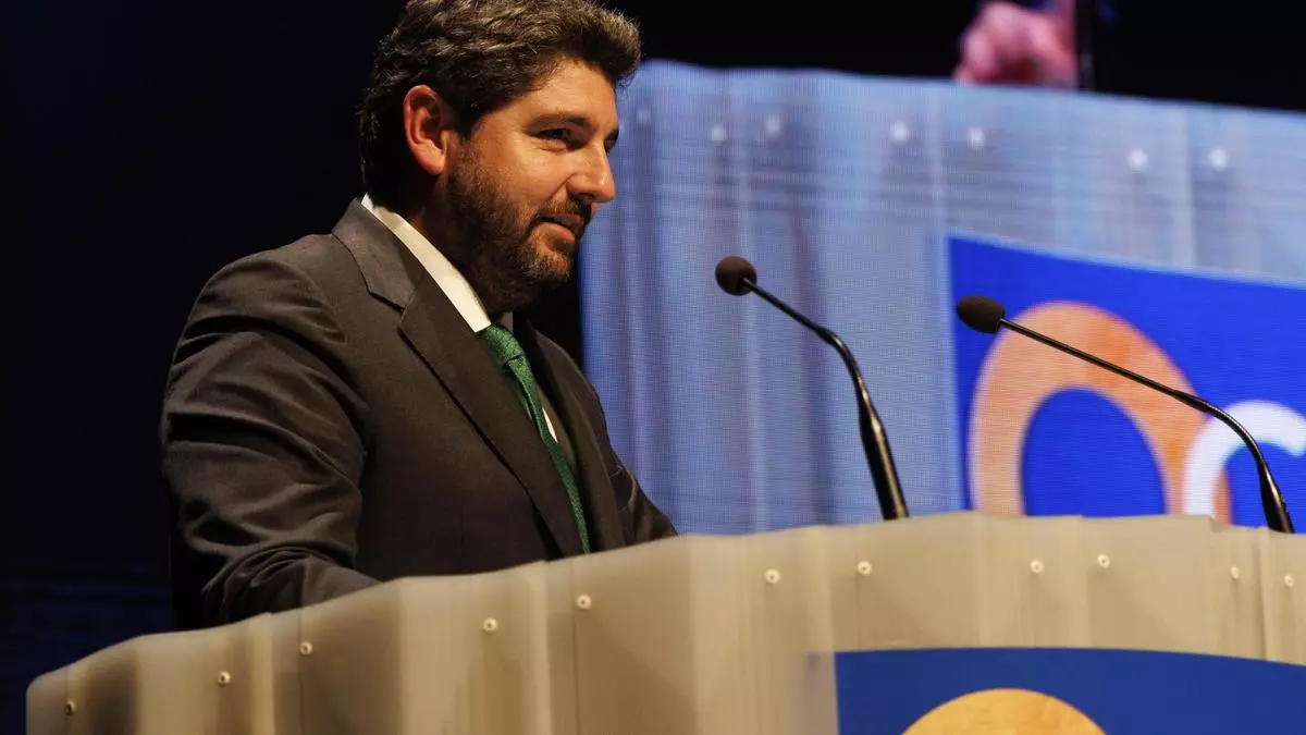 López Miras lamenta "el hostigamiento" estatal a las empresas en los premios COEC