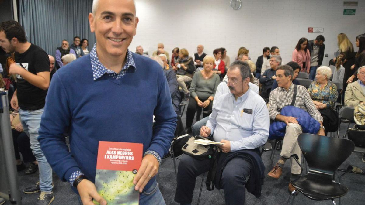 David Garcia Algilaga a  la Biblioteca de Figueres, on va presentar el seu darrer llibre. | SANTI COLL