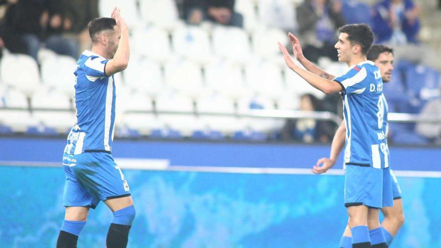 Lucas Pérez y Diego Villares celebran un gol del ariete en Riazor. |  // IAGO LÓPEZ