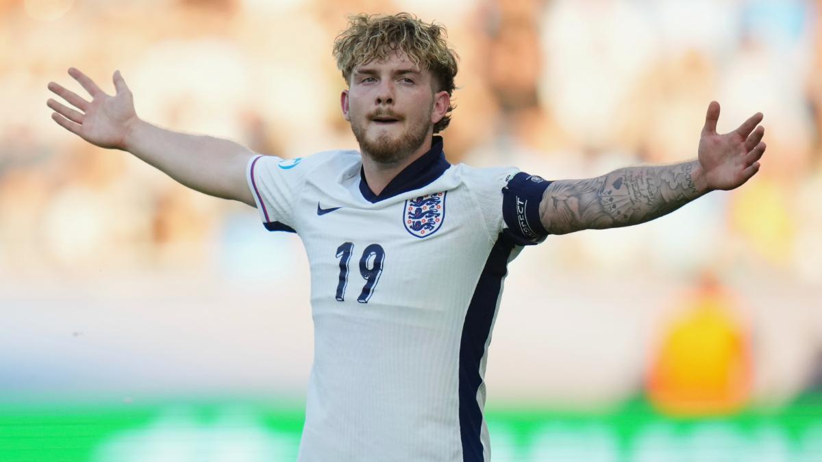 Harvey Elliott celebra un gol en el Europeo Sub-21