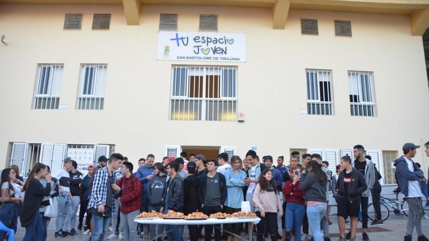 Celebración del tercer aniversario del punto juvenil de Maspalomas