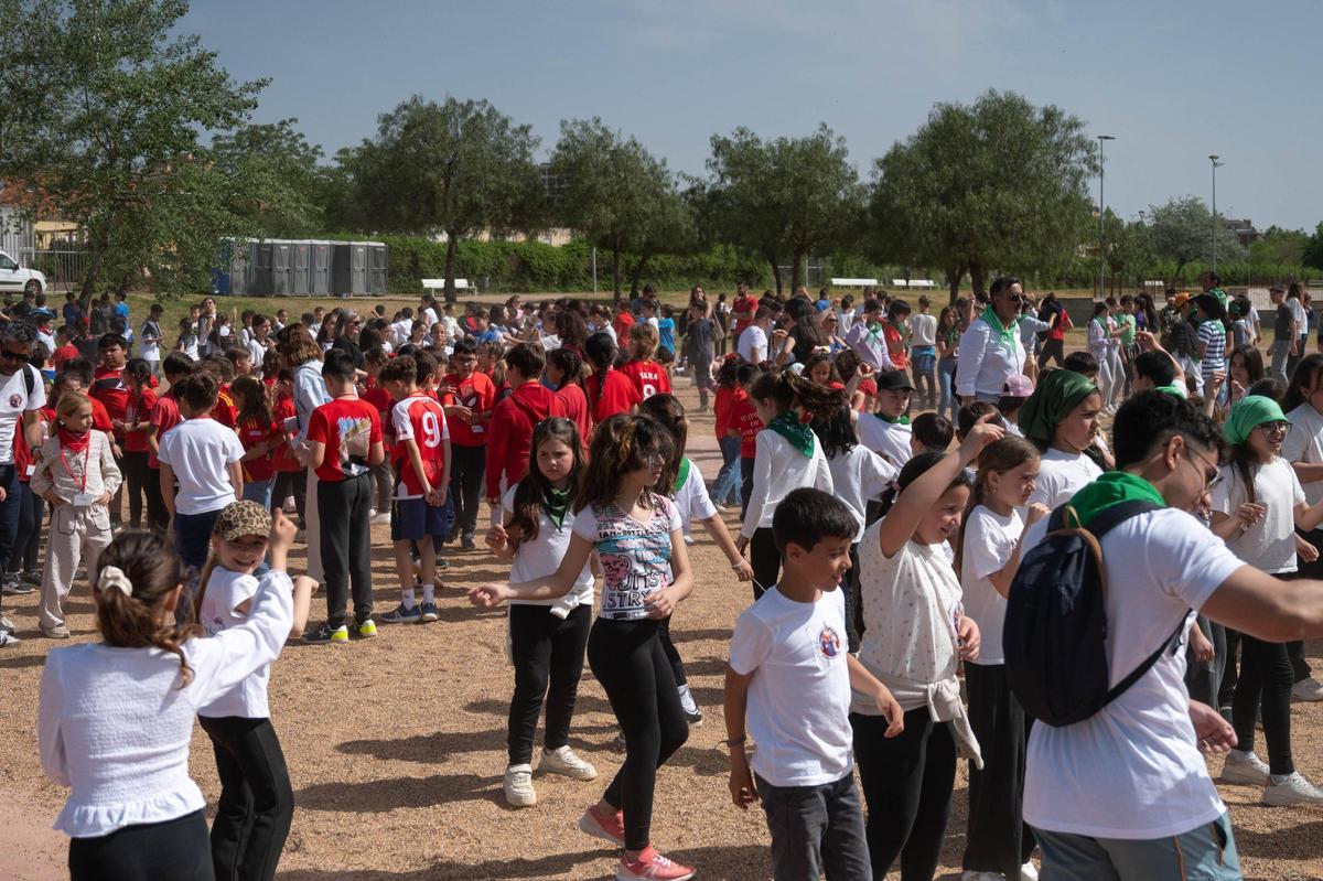 Alumnos durante el Día de Extremadura en la Escuela