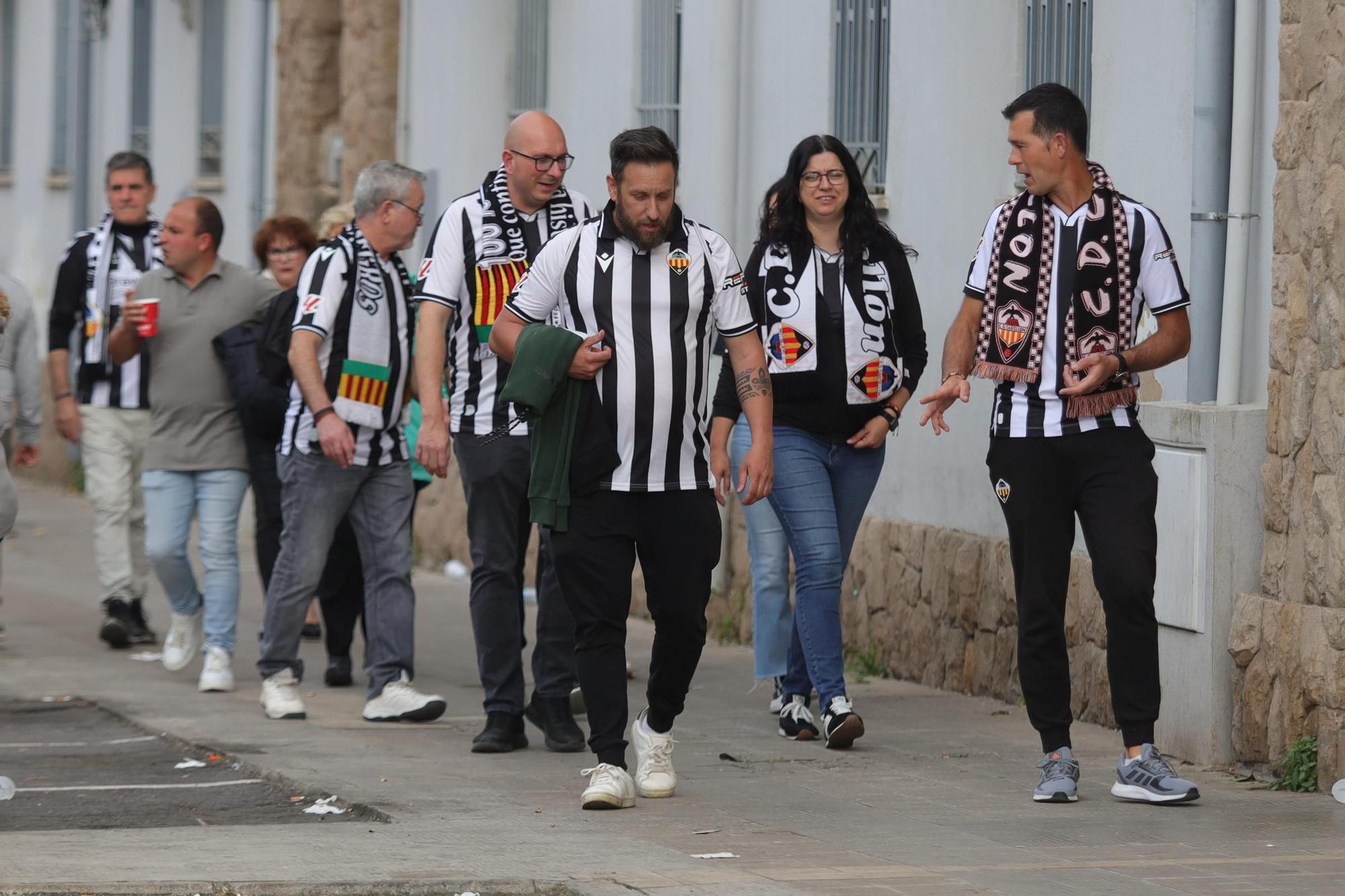 Galería de imágenes: Caluroso recibimiento de la afición al Castellón frente al Almería