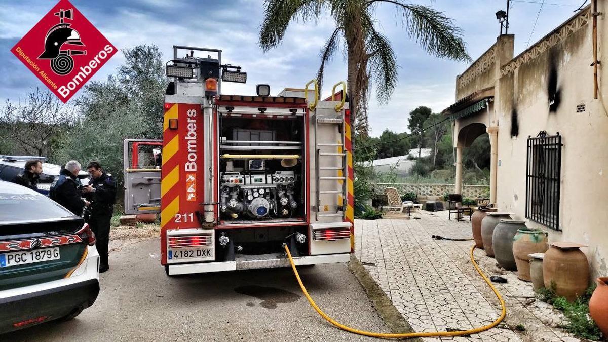 La vivienda donde ha tenido lugar el incendio, que ha acabado con la vida de un hombre de 51 años en l'Alfàs.