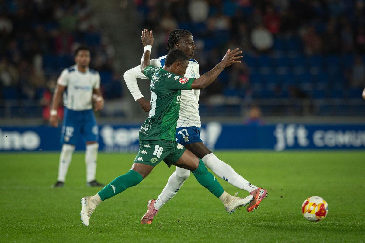 Balde, durante el partido entre Tenerife y Arenteiro.