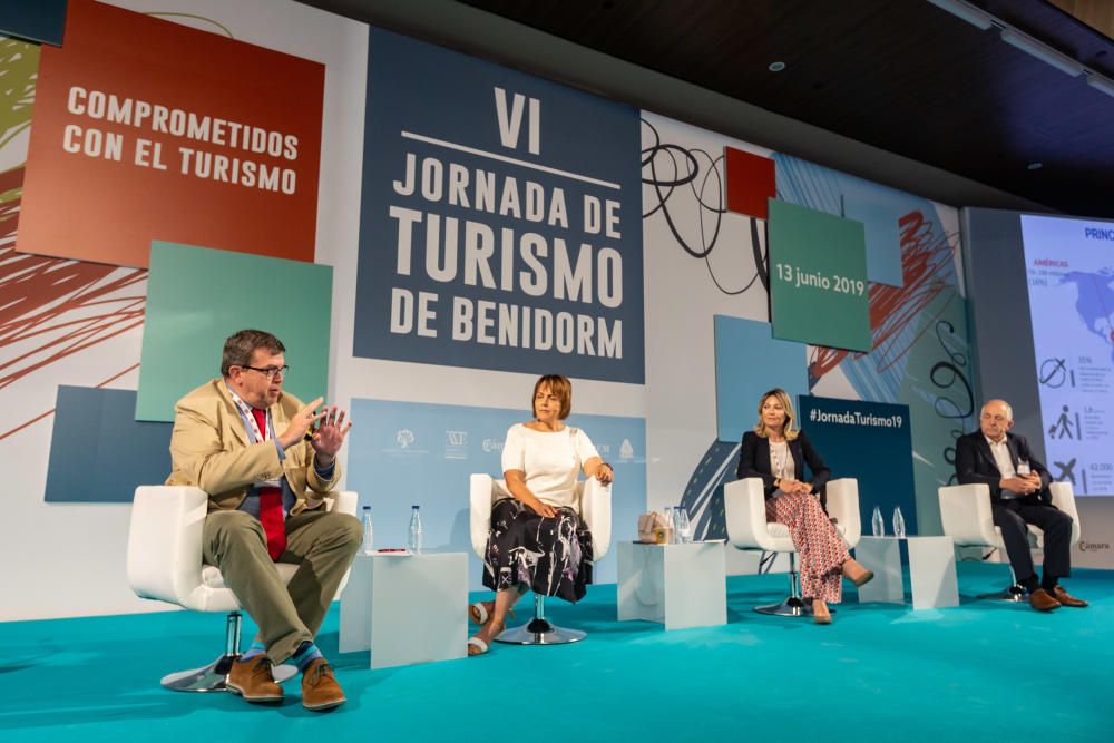 Más de 400 empresarios y directivos se dan cita en Benidorm para debatir sobre la marcha del sector en la sexta jornada sectorial organizada por las principales organizaciones de la Comunidad.