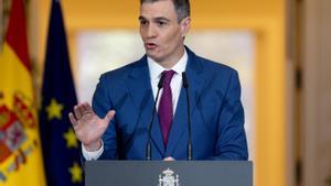 El presidente del Gobierno, Pedro Sánchez, comparece para explicar el decreto que prorroga el escudo social tras una rueda de prensa posterior a la reunión del Consejo de Ministros, en el Palacio de la Moncloa, a 27 de diciembre de 2023, en Madrid (España